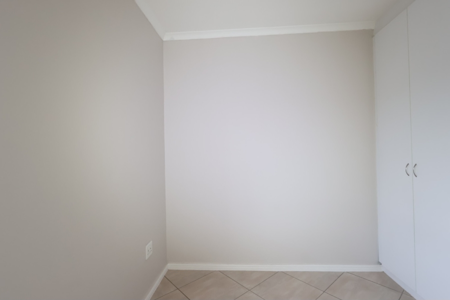 To Let 2 Bedroom Property for Rent in Buh Rein Estate Western Cape